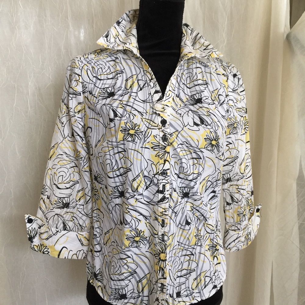 Sarah B Studio Yellow and Black Floral  3/4 sleeve button up blouse Small