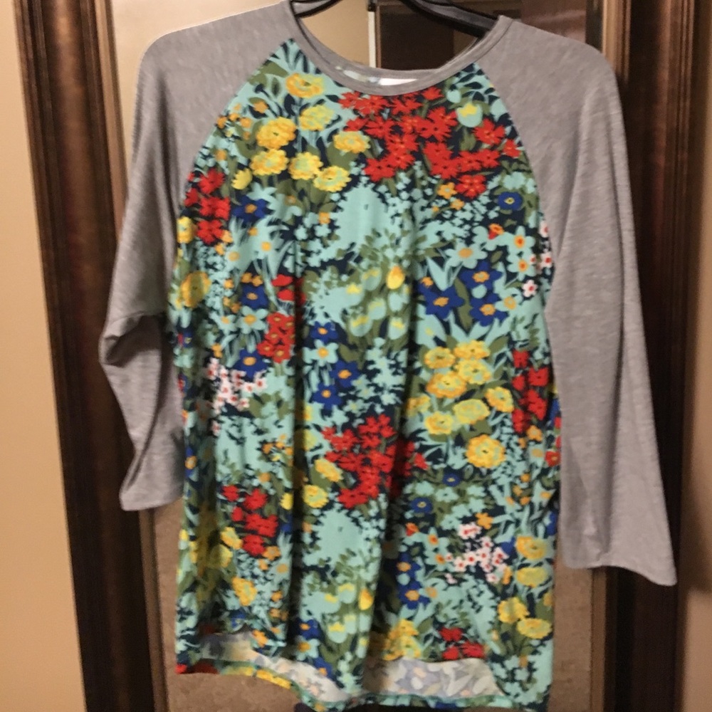 NWOT LULAROE RANDY BASEBALL TEE