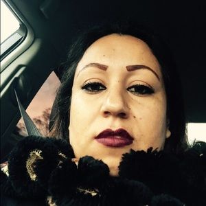 Meet your Posher, Leticia