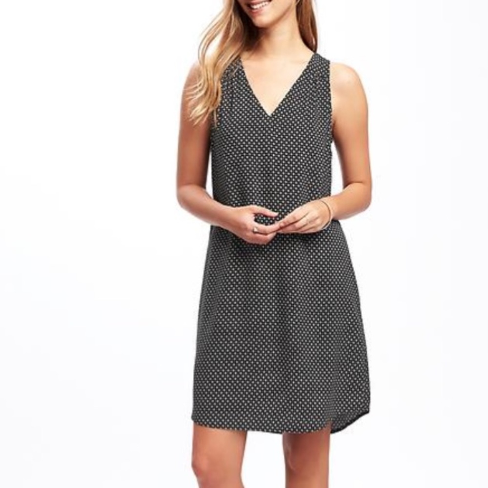 NAVY Daisy Pattern Cutout Back V-neck  Shift Dress