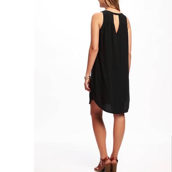 NAVY Daisy Pattern Cutout Back V-neck  Shift Dress - Picture 2 of 5