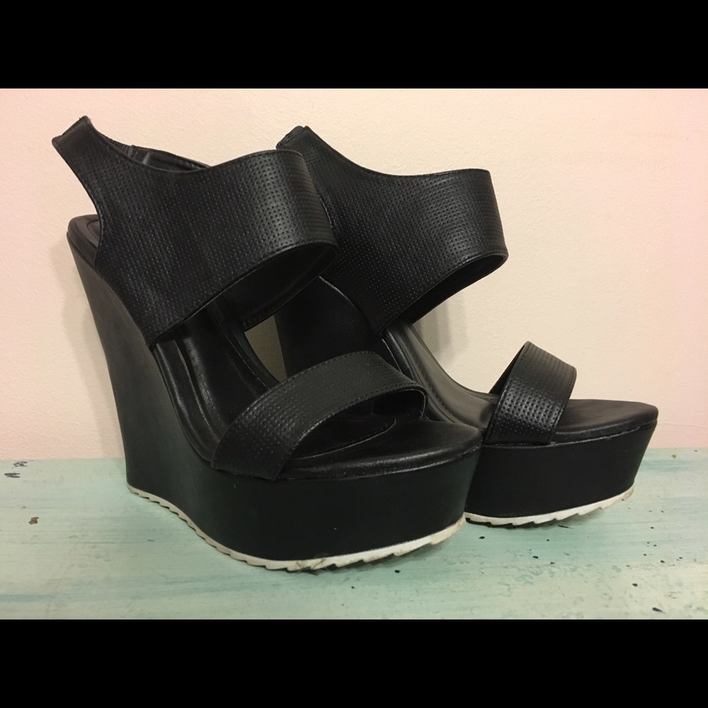 Steve Madden Black Wedges