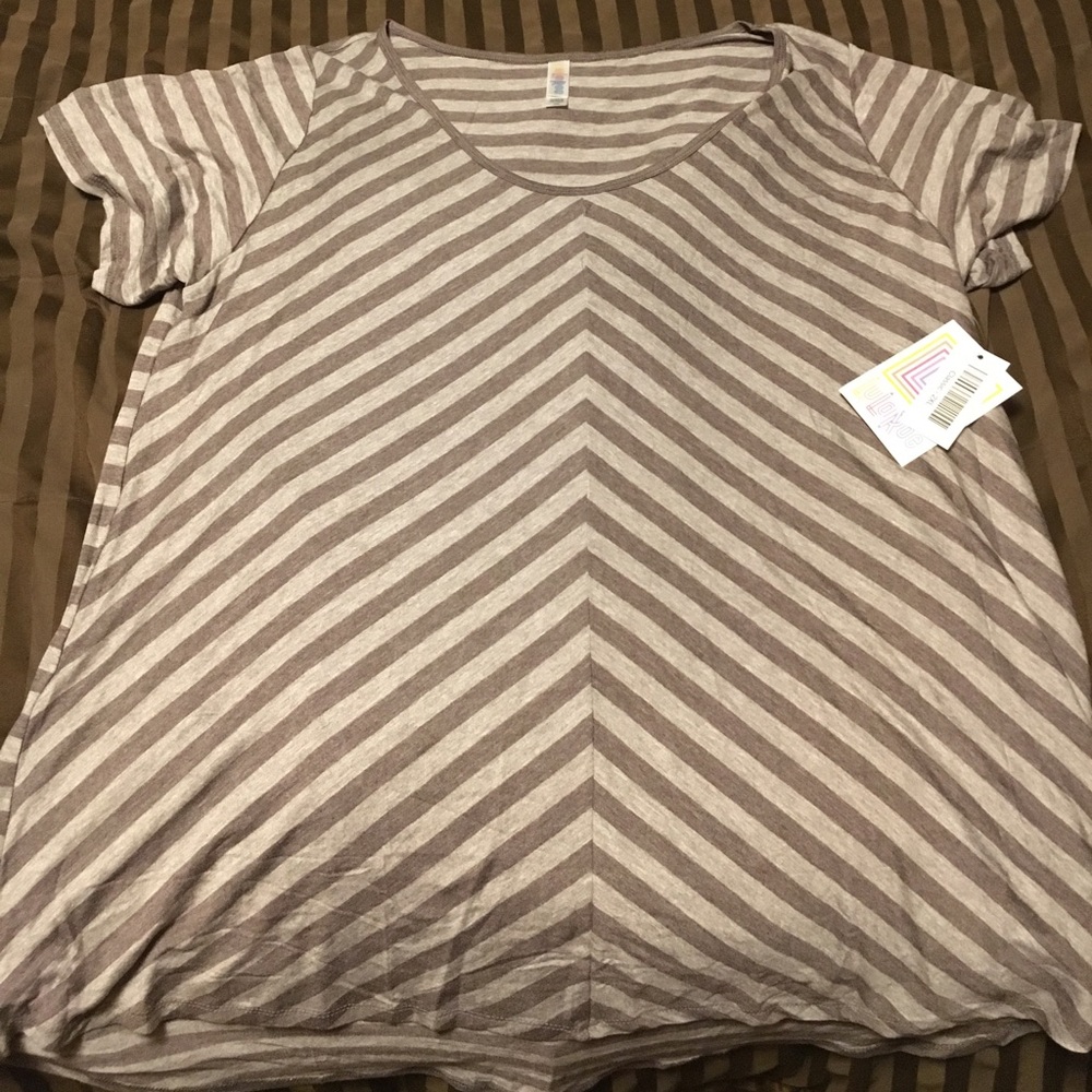 NWT LuLaRoe Classic tee
