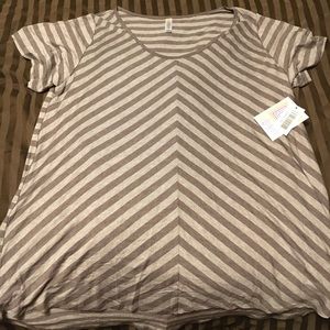 NWT LuLaRoe Classic tee