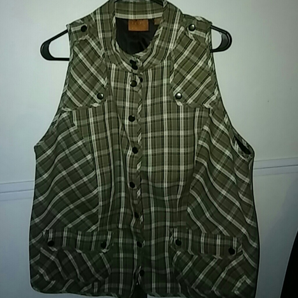 Trendy plaid button up vest