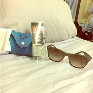 Ray-Ban Liteforce RB4195, gunmetal frame