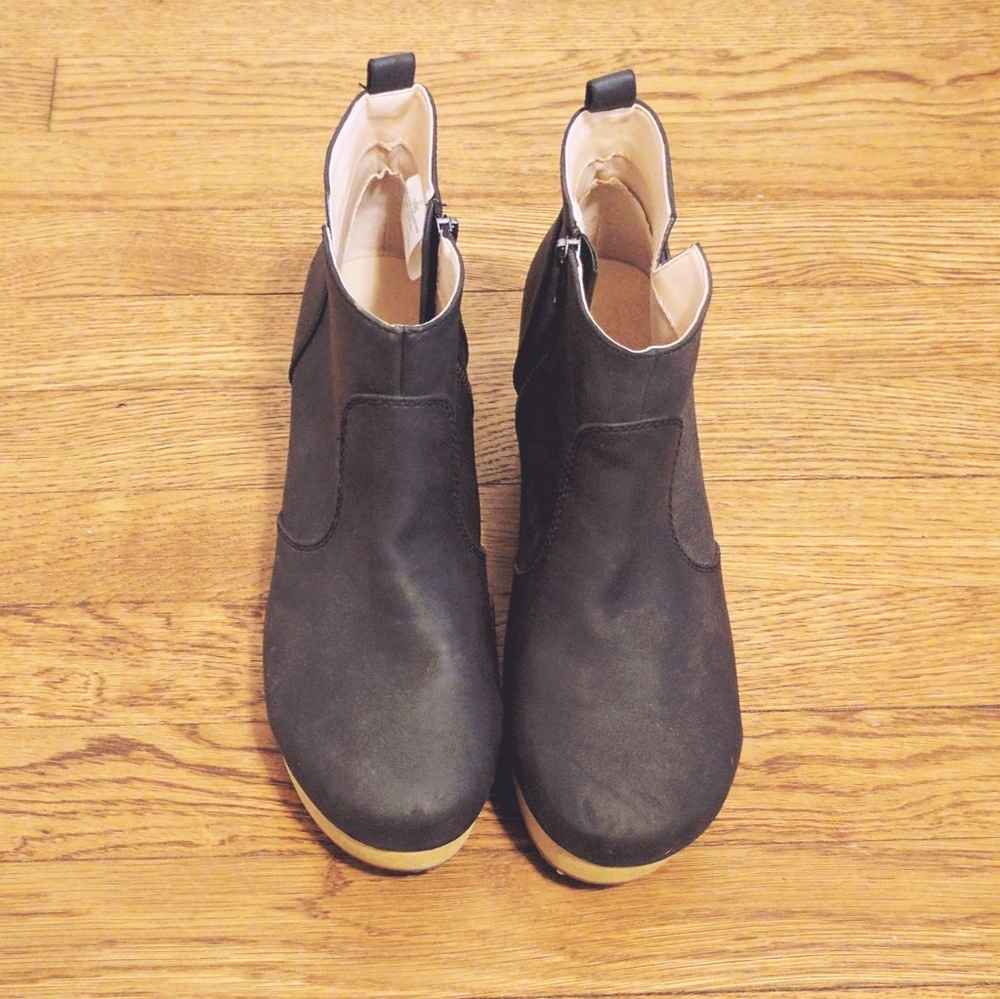 Black Old Navy Clog Booties