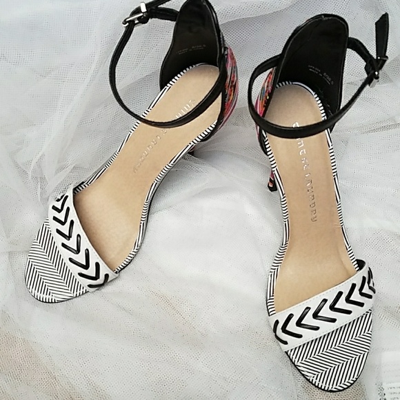 Chinese Laundry Lovely Holiday - Picture 2 of 5