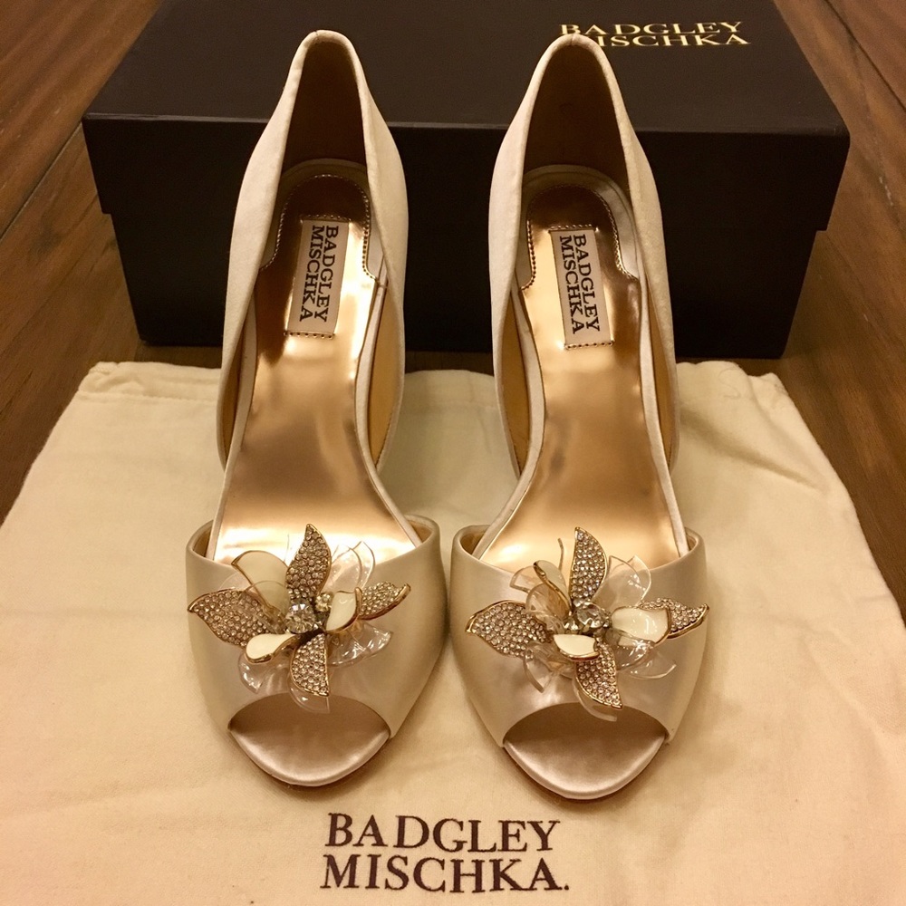 Badgley Mischka Clarissa Pump Ivory 7.5