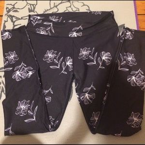 Leggings black and white floral pattern