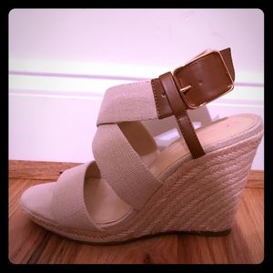 Banana Republic size 8 wedges- never worn outside