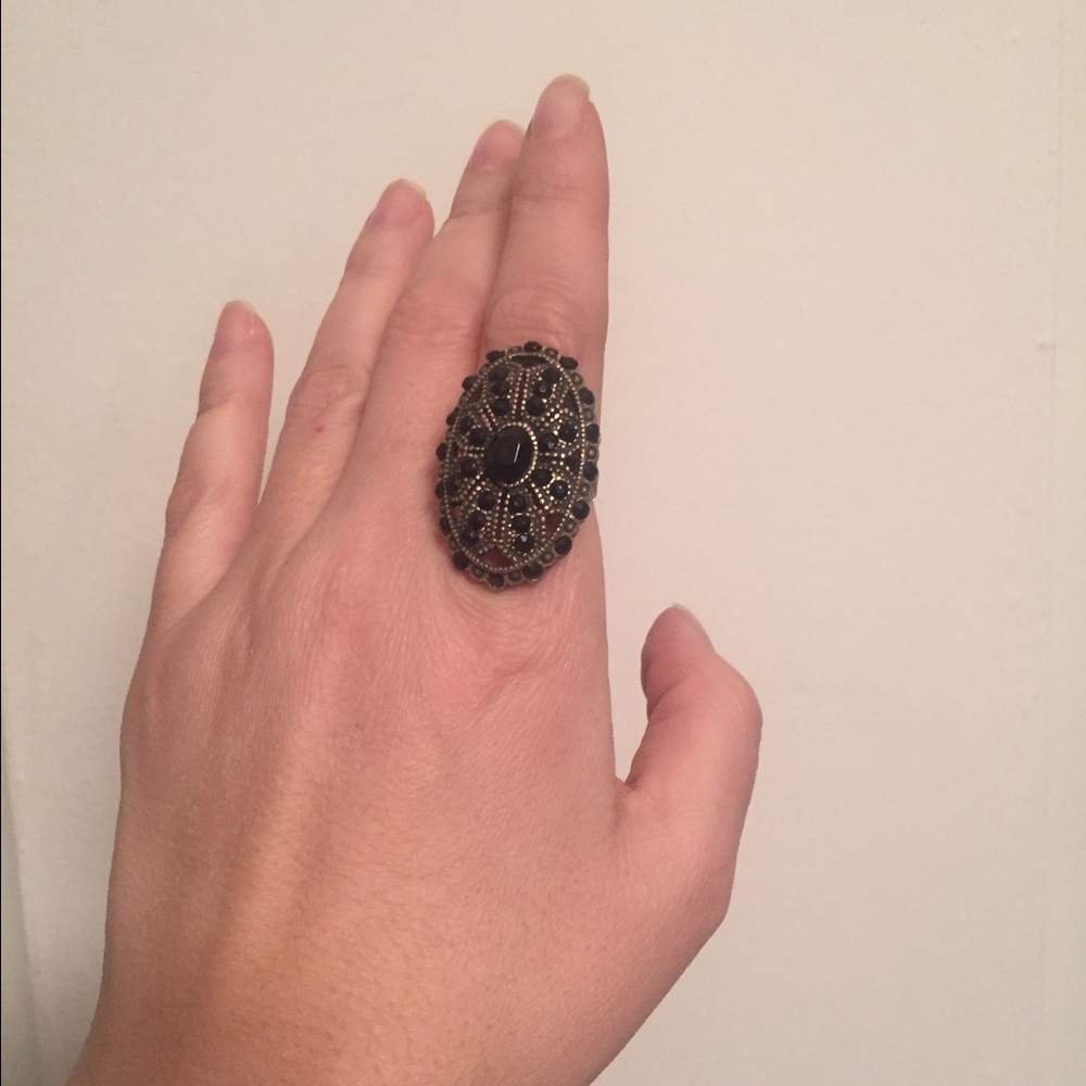 Black stone ring - Picture 2 of 3