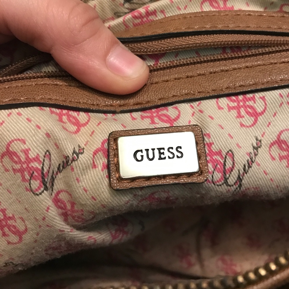 Authentic GUESS handbag - Picture 4 of 6