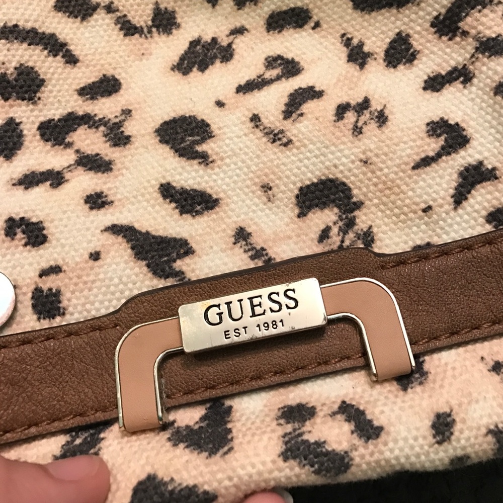 Authentic GUESS handbag - Picture 6 of 6