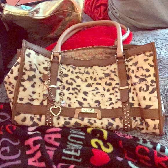 Authentic GUESS handbag - Picture 1 of 6