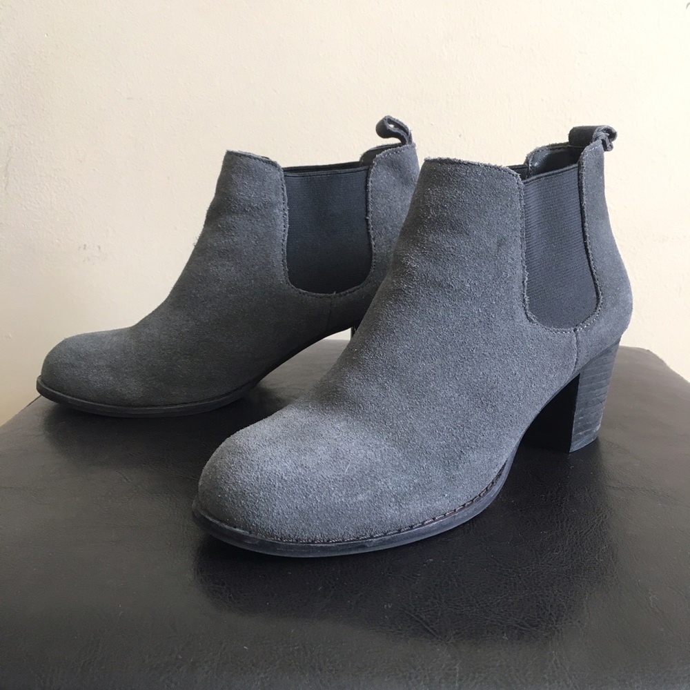 Bellissima Gray Suede Bootie size 7