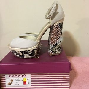 Bamboo Nanette Platform Sandal Sz 7.5