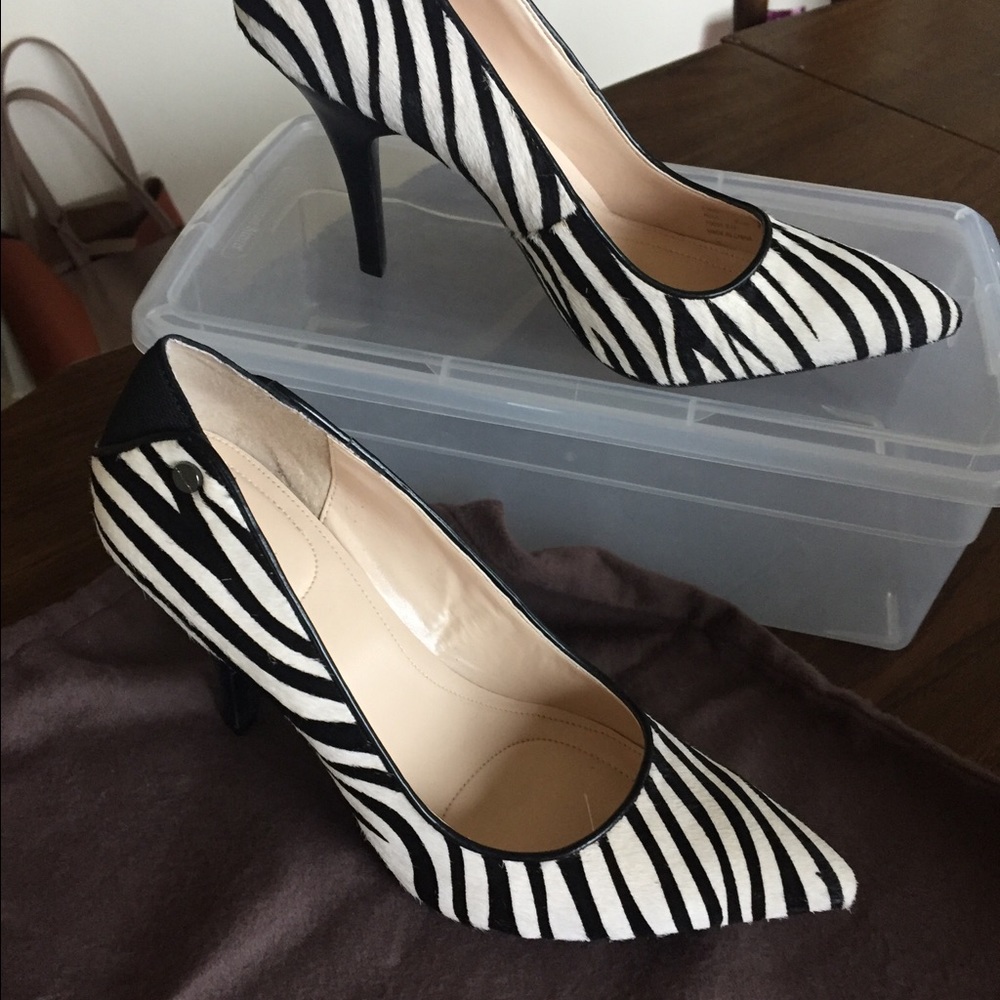 CALVIN KLEIN SZ 8.5 ANIMAL PRINT HEELS, never WORN