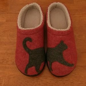 LL Bean daybreak scuffs, cat motif