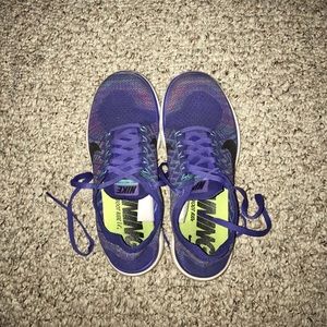 Woman's Nike free 4.0 flyknit running shoes