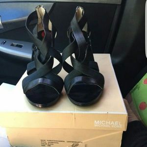Michael Kors  Robertson Sandals Size 10