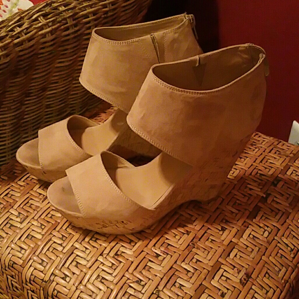 Nine West Marion Wedge in Size 8