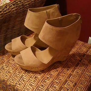 Nine West Marion Wedge in Size 8
