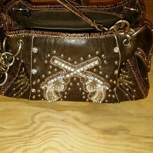 Crossing gun purse