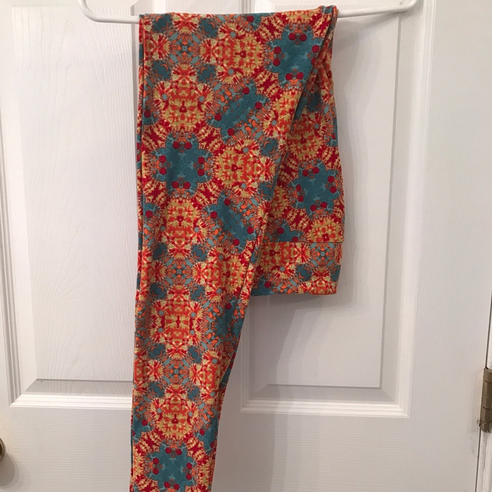 Lularoe T/C leggings and two Randy tops