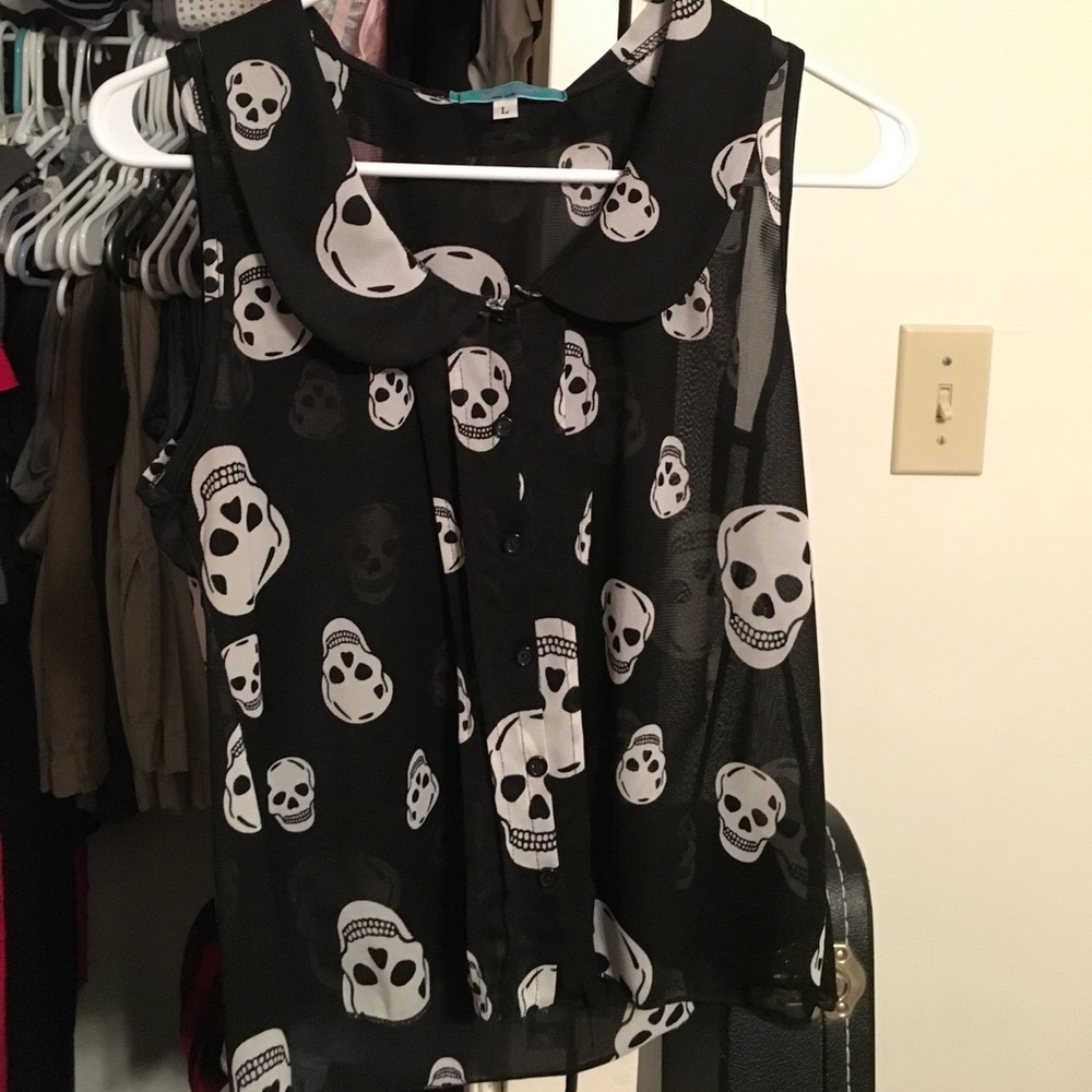 ❌Selling elsewhere❌Skull top peter pan collar