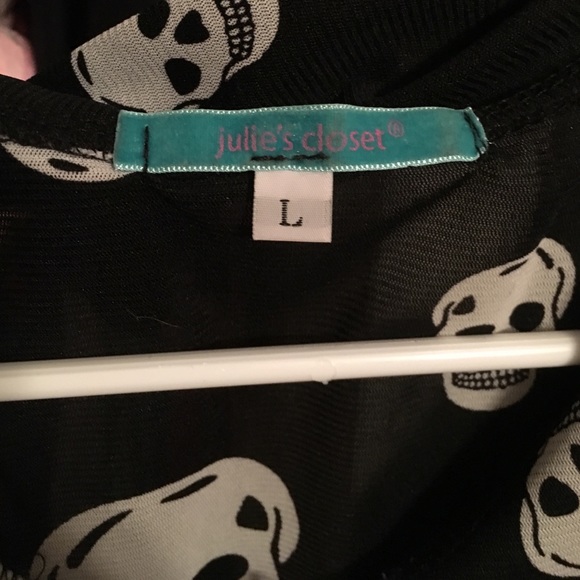 ❌Selling elsewhere❌Skull top peter pan collar - Picture 2 of 3