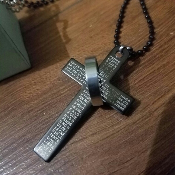 NICE CROSS PENDANT AND CHAIN - Picture 2 of 2