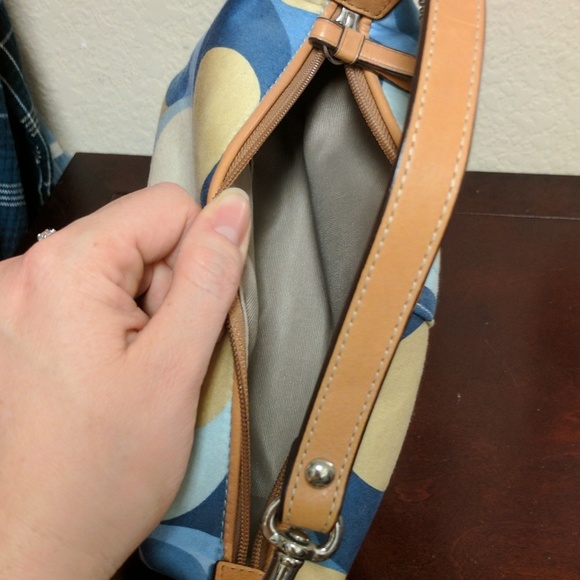 Coach small handbag - Picture 2 of 3