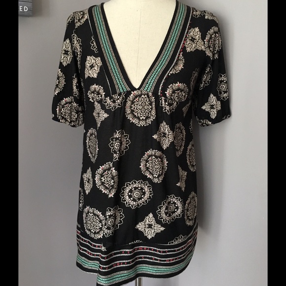 Forever Tops - Very Pretty Black V-neck Tunic with Cream design
