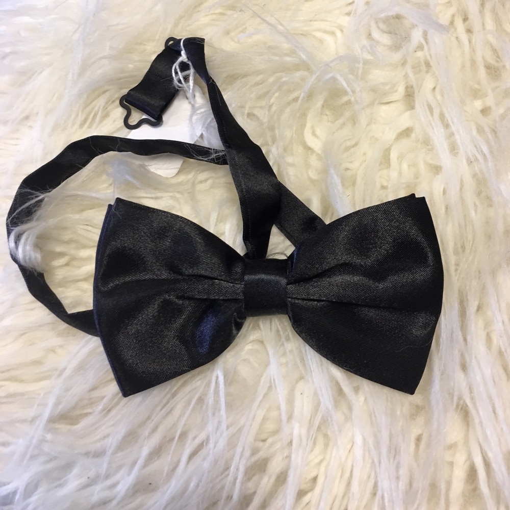 Black bow tie