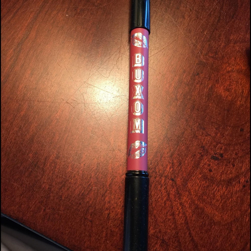 Buxom plump lip liner