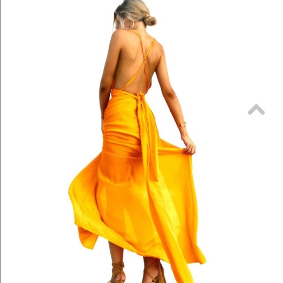 LOOKING FOR sister the label gown - Picture 2 of 3