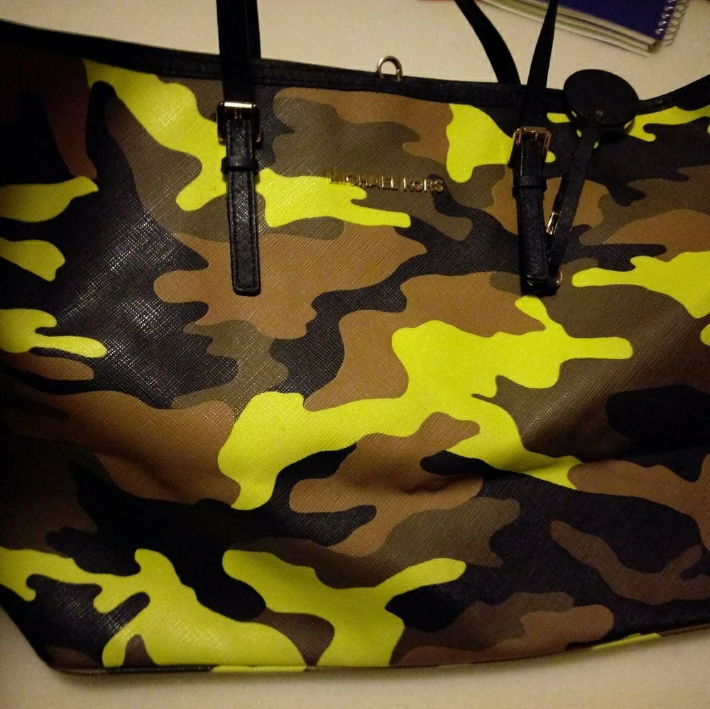 Michael Kors camo tote for @ewolff97