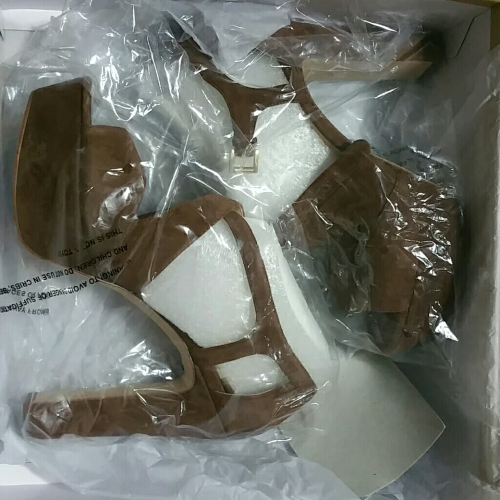 Brand new Michael Kors Platform Harlen