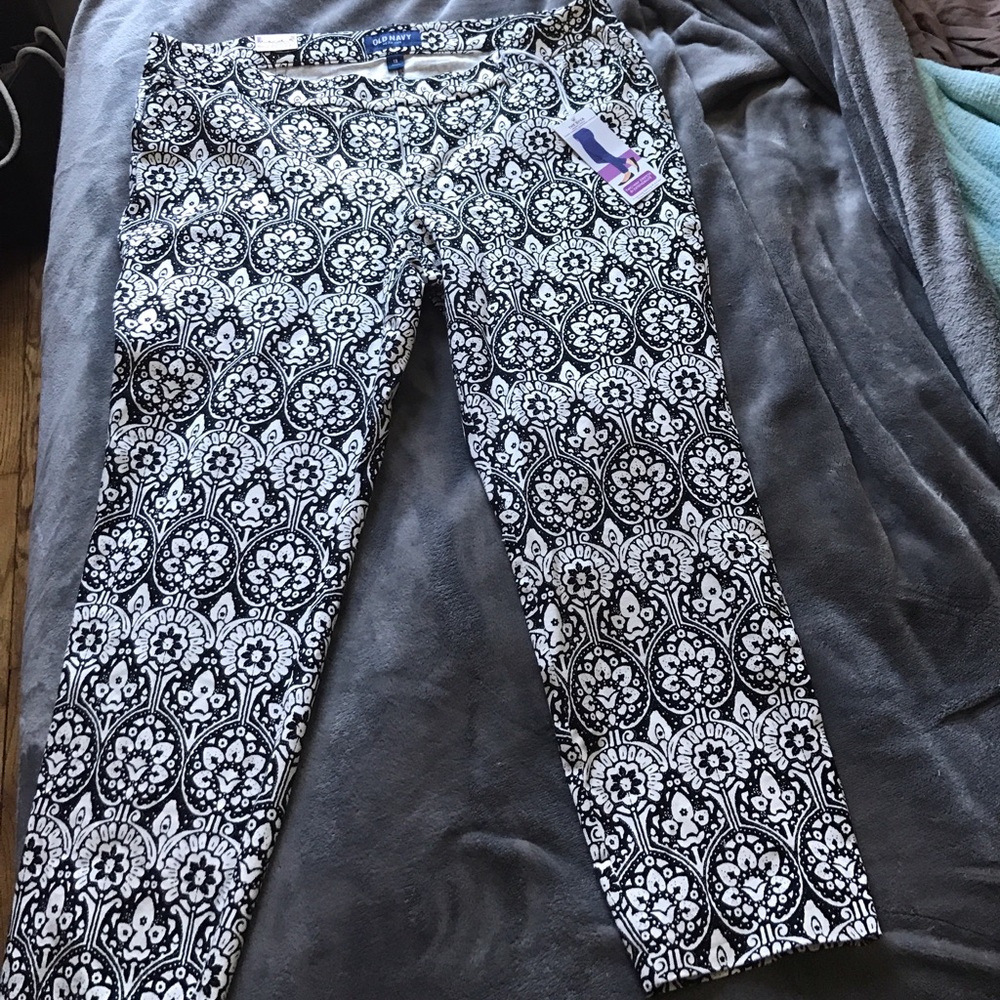 Size 18 Old Navy Diva Ankle Pant NWT