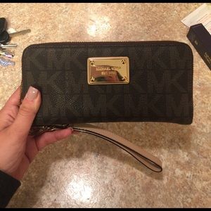 Michael Kors wallet/wristlet