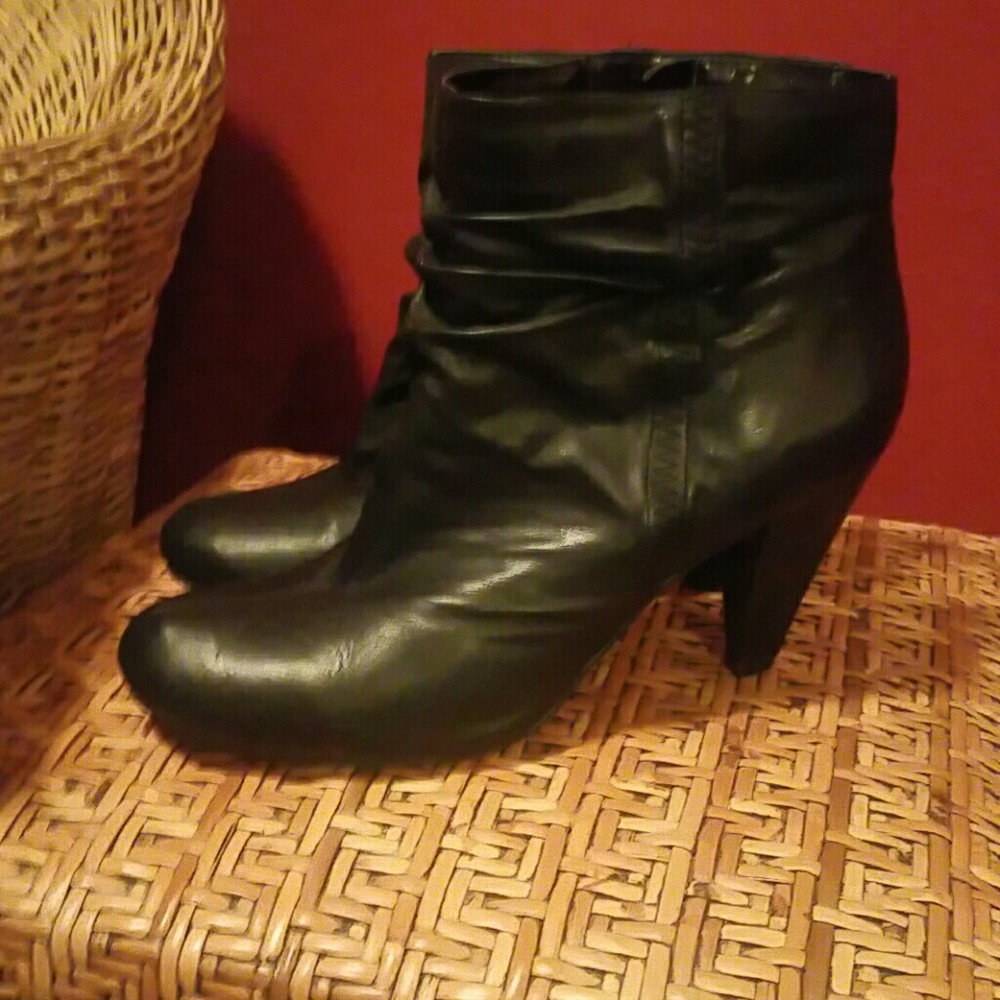 Arturo Chiang Black Leather Boot