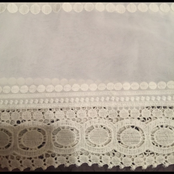 Feminine detail! - Picture 2 of 2