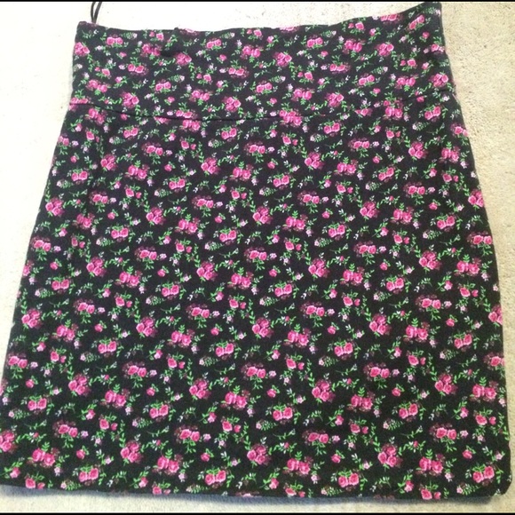 Two mini skirts - Picture 2 of 3