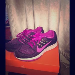 Nike women's 7.5 tennis shoes
