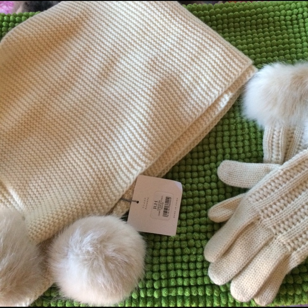 RH Scarf and glove set