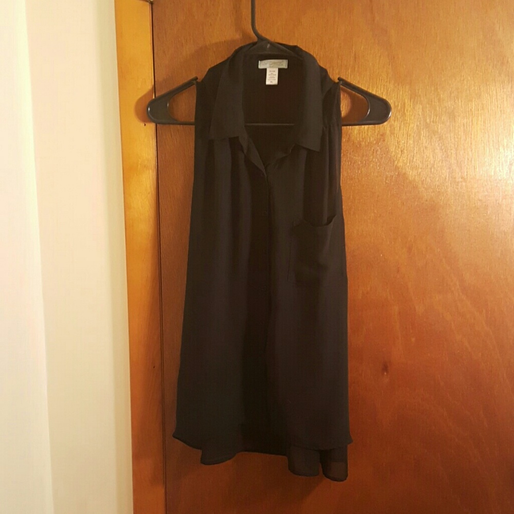 Black sleeveless flow top