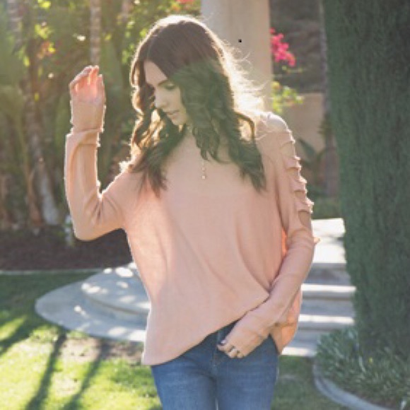 Ladder Cut Out top - Picture 2 of 2