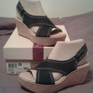 Never Worn 💥Clarks Aisley Tulip Sandals