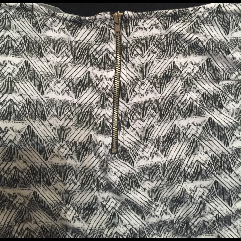 Graphic tunic - Picture 2 of 2